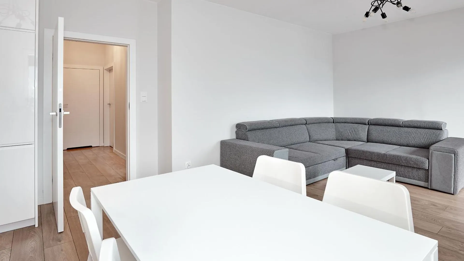 10Th Floor Unii Lubelskiej Apartment 포즈난